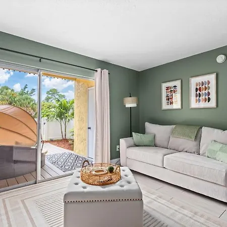 Cute Boho Style Condo,Garden, Heated Pool